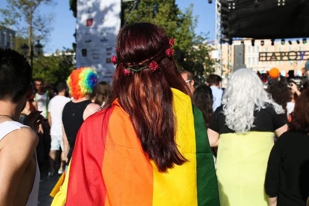 Η πρώτη συνέντευξη Ελληνίδας ομοφυλόφιλης αστυνομικού: «Βιώνω διπλό ρατσισμό»